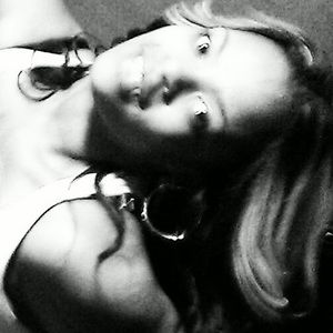 Meet your Posher, Mía